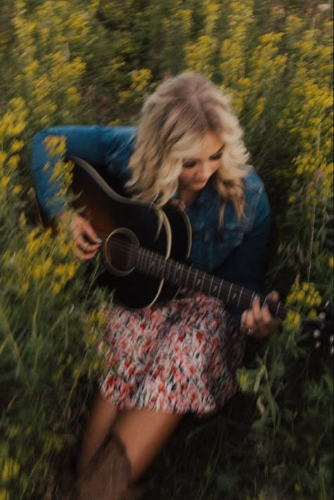 Senior Portraits With Guitar, Senior Picture Ideas For Musicians, Senior Picture Ideas Musician, Choir Senior Picture Ideas, Senior Picture Guitar, Senior Picture Ideas With Guitar, Country Music Photoshoot, Guitar Photoshoot Ideas, Senior Pictures With Guitar