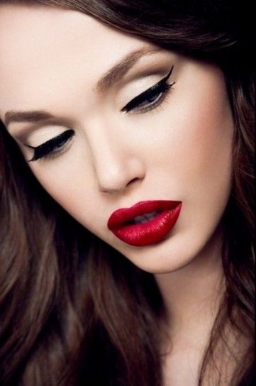 Make up anni 50, labbra rosse Fall Makeup Trend, Pin Up Makeup, Party Make-up, Makeup Tip, Cat Eye Makeup, Evening Makeup, Hair And Beauty, Clean Makeup, Day Makeup