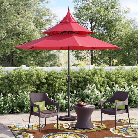 You'll Have It Made in the Shade with These 15 Stylish Patio Umbrellas Patio Umbrella Ideas, Enclosed Breezeway, Pool Deck Decorations, Best Patio Umbrella, Patio Gardens, Outdoor Glider, Frosting Recipes Easy, Colorful Patio, Frank Lloyd Wright Homes