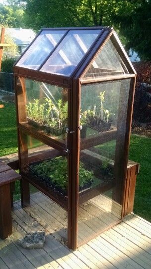 Mini Outdoor Greenhouse, Small Herb Greenhouse, Small Porch Greenhouse, Diy Small Greenhouse For Winter, Apartment Patio Greenhouse, Diy Mini Greenhouse Outdoor, Small Backyard Greenhouse Diy, Tiny Greenhouse Diy, Small Diy Greenhouse