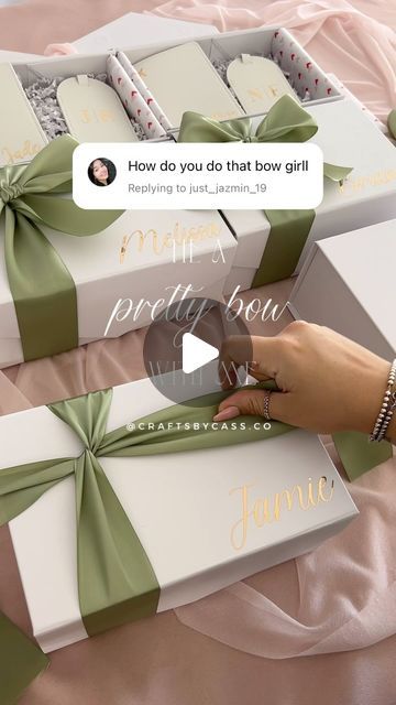 Box Bows Ribbons, Proposal Box Ideas Bridesmaid Gifts, Box Ribbon Wrap Bow Tutorial, How To Tie A Gift Box Ribbon, How To Tie A Bow On A Gift, Ribbon Tying Tutorial Gift Wrapping, Ribbon On Gifts Wrapping Ideas, Giftset Idea, Gift Wrapping Ideas For Wedding