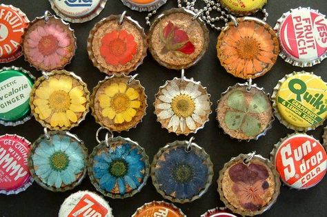 Recycle Bottle Caps, Bottle Cap Jewelry, Bottle Cap Necklace, Bottle Cap Art, Bottle Cap Crafts, Recycled Bottle, Bottle Top, Diy Bottle, Funky Jewelry