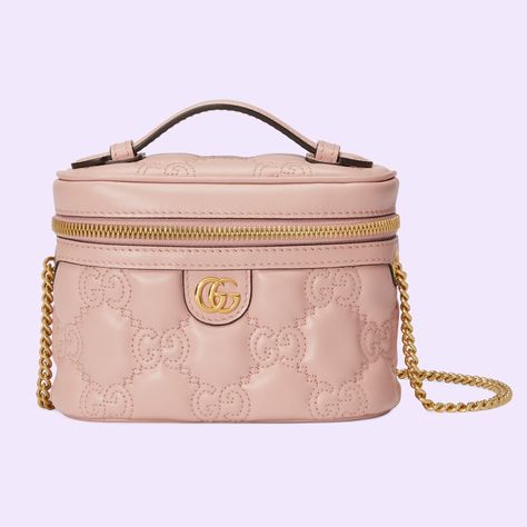 Shop the GG Matelassé top handle mini bag in pink at GUCCI.COM. Enjoy Free Shipping and Complimentary Gift Wrapping. Gg Marmont Mini Top Handle Bag, Pink Gucci Bag, Gucci Mini Bag, Small Leather Accessories, Gucci Gg Marmont Mini, Gg Marmont Mini, Gucci Pink, Bags Gucci, Mini Bags