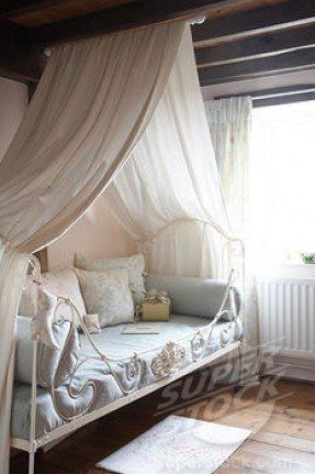 Canopy idea I love for My little Girls room Bed Drapes, Backyard Canopy, Decor Shabby Chic, Dekorasi Kamar Tidur, Ideas Backyard, Shabby Chic Bedroom, Shabby Chic Bedrooms, Canopy Bed, Canopy Lights