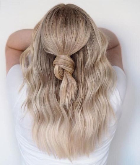 Champagne Blonde Colors For Cool Skin Tones, Blonde Hair For Cool Skin Tones, Blond Beige, Cool Blonde Hair Colour, Beige Blonde Hair, Blonde Hair Colors, Pearl Blonde, Neutral Blonde, Cool Blonde Hair