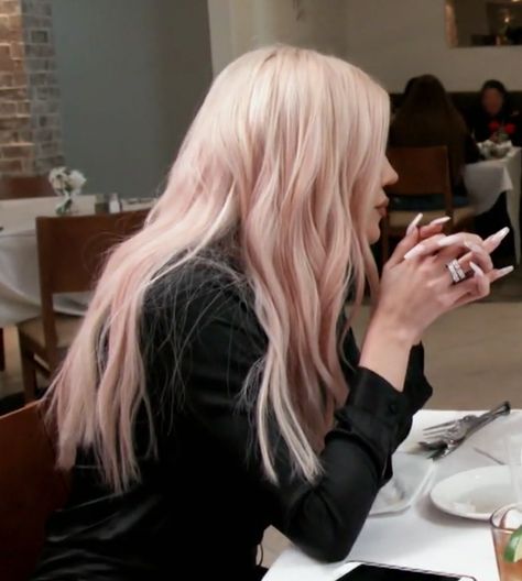 Hooker Blonde Hair, Blondish Pink Hair, Platinum Rose Gold Hair, Pearly Pink Hair, Pink Hair Pale Skin, Blonde Hair Pink Undertones, Blush Blonde, Pale Pink Hair Blonde, Pinkish Blonde Hair