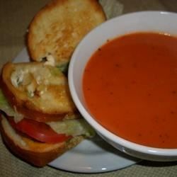 Old fashioned easy to make creamy tomato soup that will warm your heart. Tomato Juice Recipes, Fresh Tomato Soup, Homemade Tomato Soup, Cream Of Tomato, Cream Of Tomato Soup, Tomato Soup Easy, Tomato Soup Homemade, Tomato Soup Recipe, Soup Appetizers