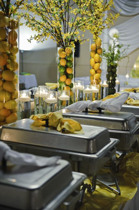 Event Buffet Decor, Yellow Brunch Decor, Buffet Table Ideas Decor, Buffet Setup, Food Table Decorations, Buffet Presentation, Wedding Buffet Food, Buffet Set Up, Catering Table