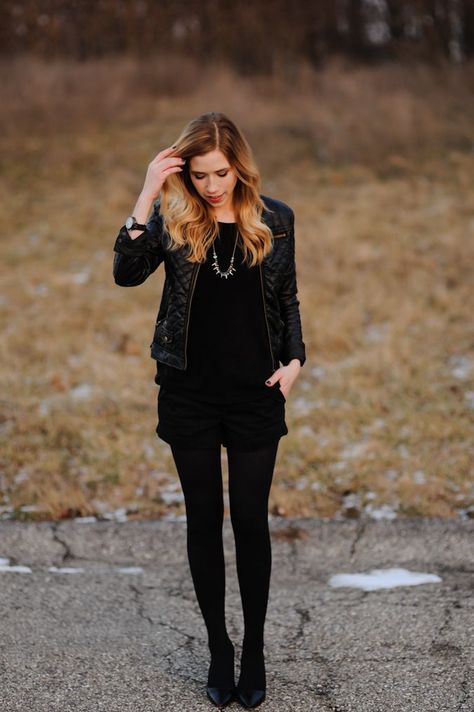 36 Stylish Outfit Ideas with Shorts and Tights Shorts Black Tights Outfit, Black Shorts With Tights Outfit, Black Shorts With Tights, Shorts With Tights Outfit, Shorts And Tights Outfit, Shorts And Tights, Looks Com Short, Cute Outfits With Shorts, Tights Outfits