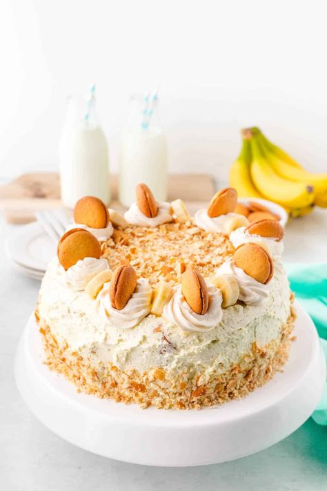 Easy Banana Pudding Cake - Soulfully Made Banana Pudding Cake Easy, Banana Wafer Pudding, Banana Pudding Cake Recipe, Usa Cake, Pudding Cake Recipe, Instant Banana Pudding, Magnolia Bakery Banana Pudding, Whipped Icing, Easy Banana Pudding