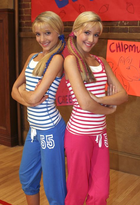 Rosso Twins, The Suite Life On Deck, Suite Life On Deck, Online Aesthetic, Sports Ideas, Brenda Song, Mcbling Y2k, Suite Life, Identical Twins