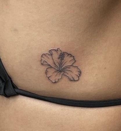 Side Of Shoulder Tattoos, Hibiscus Lower Back Tattoo, Simple Hawaiian Flower Tattoo, Dominican Flower Tattoo, Moana Flower Tattoo, Hibiscus Tattoo Behind Ear, Hibiscus Tattoo Hip, Hibiscus Ankle Tattoo, Bahamas Tattoo Ideas