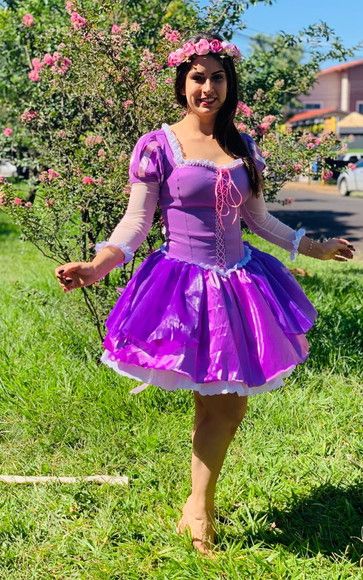 VESTIDO RAPUNZEL ENROLADOS ADULTO no Elo7 | DALILI STORE (E23AF7) Fantasia Disney, Beauty Dress, Fashion 2024, Rapunzel, Harajuku, Aurora Sleeping Beauty, Pasta, Satin, Disney Princess