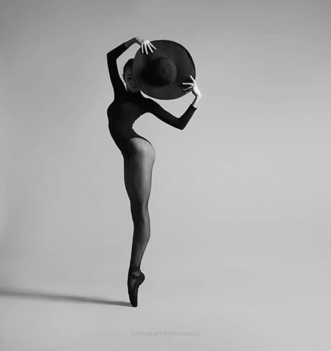 Yevgeniy Repiashenko, Modern Dance Photography, Ballerina Poses, Dance Photo Shoot, Dance Picture Poses, Dancer Photography, Ballet Beauty, Dance Photography Poses, Beautiful Photoshoot Ideas