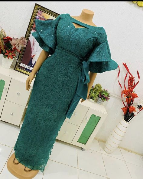 Green Lace Gown Styles Aso Ebi, Lace Styles For Women Nigerian Fashion, Green Lace Asoebi Styles, Lace Styles Nigerian, Lace Styles For Ladies, Latest Lace Styles For Wedding, Pregnant Asoebi Lace Styles, Asoebi Lace Styles For Pregnant Women, Aso Ebi Styles For Pregnant Women