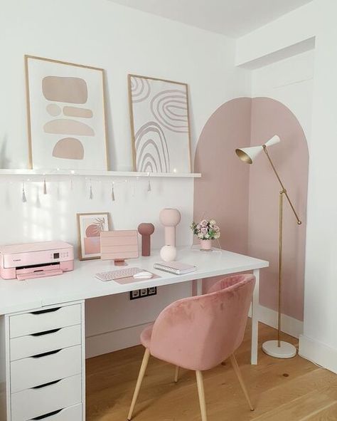 23 Creative And Cozy Desk Decor Ideas To Get Inspired By Small Room Makeover, Office Room Decor, Small Bedroom Decor, Vintage Living Room, Dreamy Room, Desk Ideas, Pink Room, Makeover Ideas, Living Room Makeover