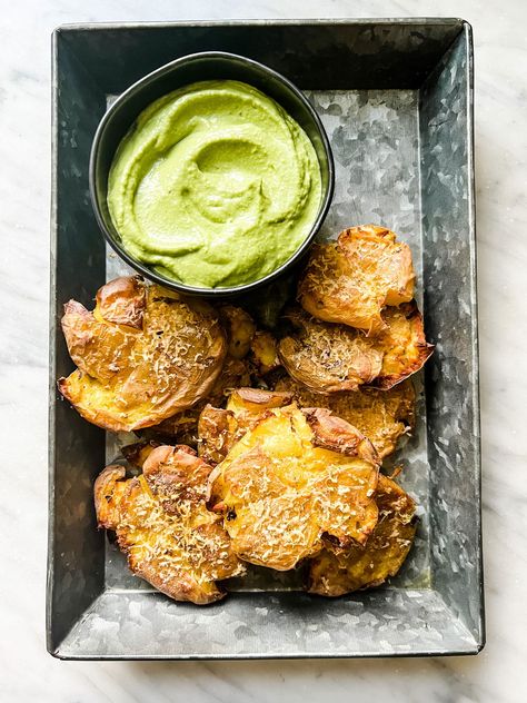 Smashed Potatoes with Green Goddess Dipping Sauce Smashed Potatoes With Avocado Dip, Smashed Potatoes Dipping Sauce, Smashed Potatoes Baked, Avocado Dipping Sauce, Green Goddess Dip, Goddess Dressing Recipe, Dairy Free Sauces, Smashed Potatoes Recipe, Green Potatoes