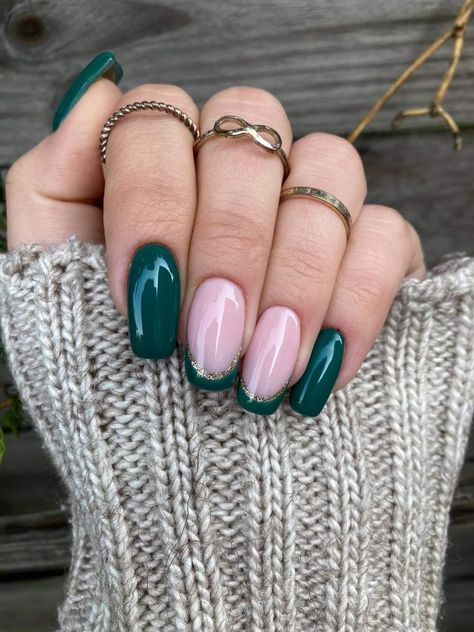 Emerald Nails, Green Acrylic Nails, Dark Green Nails, Smink Inspiration, Makijaż Smokey Eye, Oval Nails, Xmas Nails, Silver Nails, Pretty Acrylic Nails