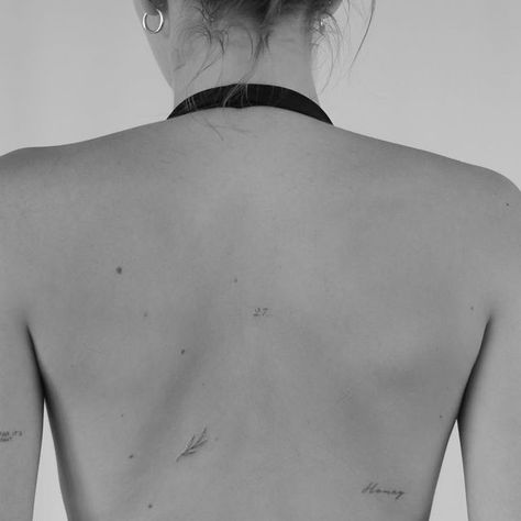 Back Tiny Tattoo, Back Tattoo Minimalist, Tiny Back Tattoos For Women, Tiny Back Tattoo, Small Tattoos Back, Dainty Back Tattoo, Fineline Back Tattoo, Small Tattoo Back, Small Tiny Tattoos