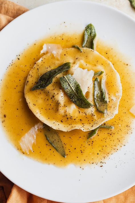 A step-by-step guide to making delicate egg yolk ravioli with creamy ricotta cooked in a brown butter sauce. Butter And Sage Sauce, Brown Butter Sauce Recipe, Egg Yolk Ravioli, Brown Butter Sage Sauce, Brown Butter Sage, Sage Sauce, Family Breakfast Recipes, Mushroom Ravioli, Ricotta Ravioli