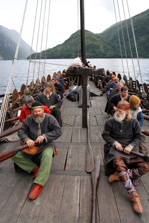 Viking longship Viking Longboat, Viking People, Viking Longship, Old Sailing Ships, Viking Life, Viking Culture, Viking Ship, Old Norse, Viking History