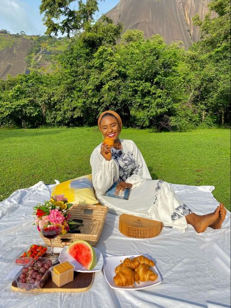 Nigeria Picnic Ideas, Christian Picnic Ideas, Nigerian Picnic, Garden Picnic Aesthetic, Picnic Food Ideas Aesthetic, Nigeria Aesthetic, Fashion Lifestyle Aesthetic, Shoot Moodboard, Picnic Pictures