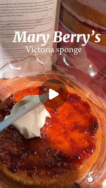 Victoria Sponge Cake Recipe, Sponge Cake Recipe, Victoria Sponge Cake, Family Cake, Sponge Cake Recipes, Cake Bakery, Victoria Sponge, Mary Berry, Layer Cakes