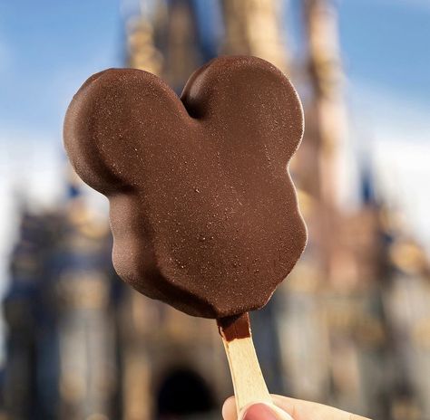 Foods At Disney World, Mickey Mouse Ice Cream, Disneyland World, Ice Cream Bars, Premium Ice Cream, Disneyland Food, Salty Treats, Chocolate Shells, Disney World Parks