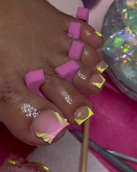 The Nail Babe on Instagram: "Pretty Pedi🍧 By: @slaymeslim✨ • • • • ❤️‍🔥💅🏽Follow @thenailbabeuk for more nail inspiration💅🏽❤️‍🔥  #pedicure👣 #creativenails #auranails #trendnails #frenchtipnails #nailinspo #tropicalnails #nailsonfleek #acrylictoes #prettynails #nailsnailsnails #thenailbabeuk #thenailbabe" Cute Acrylic Toe Designs, Toe French Nail Designs, Acyrilics Toe Nails, Toe Design Ideas, Pedicure Colors For Dark Skin, Acrylic Toes Designs, Toes Nail Designs, Acrylic Toe Designs, Toe Designs Pedicure