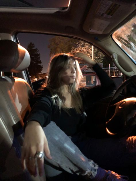 Artsy Ig Pics, Car Pictures Instagram Night Aesthetic, Backseat Car Photoshoot Night, Cute Car Photos, Night Time Car Photoshoot, Nighttime Car Photoshoot, Passenger Seat Pictures, Car Photoshoot Poses, Insta Photo Ideas Car