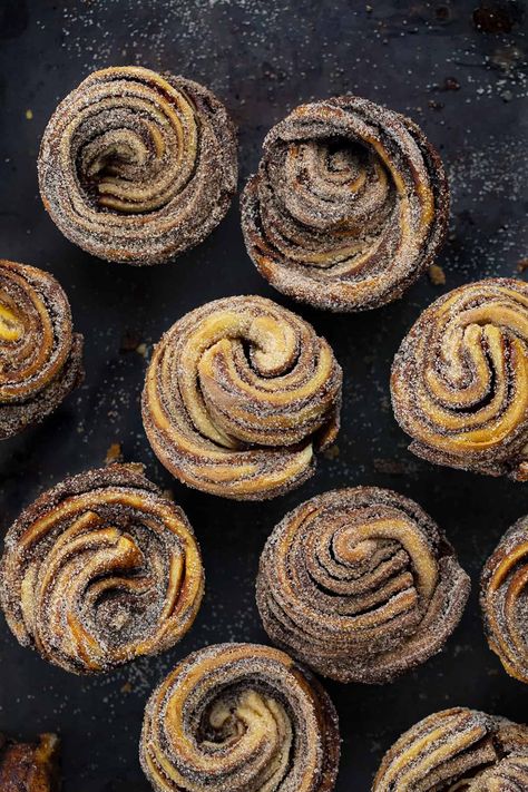 A cruffin is a cross between a croissant and a muffin that is rolled up like a cinnamon roll. It's a buttery, flaky dessert that is easier to make than it looks. Peppermint seems to be a part of the holidays, and these chocolate peppermint cruffins are no exception. In addition to the chocolate peppermint butter, I rolled each cruffin in more cocoa powder and sugar. They look fancy, but they are easy to make! Cruffin Recipe, Crescent Roll Breakfast Recipes, Croissant Dough, Breakfast Crescent Rolls, 4 Ingredient Recipes, Croissant Recipe, I Am Baker, Breakfast Sweets, Crescent Roll Recipes