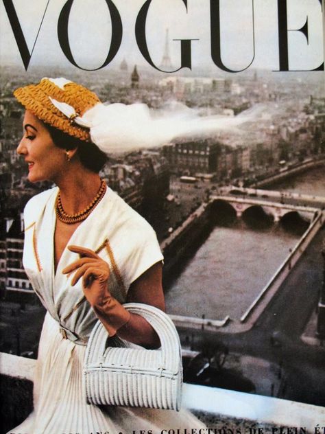 1950's ~ French Vogue Photo by Robert Doisneau Vintage Vogue Covers, Vogue Magazine Covers, French Vogue, Magazine Vogue, Robert Doisneau, Vogue France, Annie Leibovitz, Fashion Magazine Cover, Richard Avedon