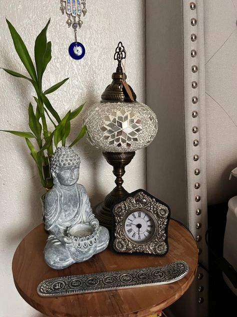 Buddhist Room Ideas, Buddha Bedroom Ideas Decor, Buddha Apartment Decor, Spiritual Shelf Decor, Buddha Aesthetic Room, Budha Corner Decor, Spiritual Bedroom Aesthetic, Spiritual Living Room, Spiritual Room Ideas