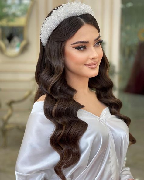 Princess Hairstyles With Tiara, Hairstyle With Crown, Hairstyle With Tiara, Hairstyles With Tiara, Wedding Hairstyles With Crown, Bride Looks, Wedding Makeup Bride, Wedding Hair Half, Creative Wedding Gifts