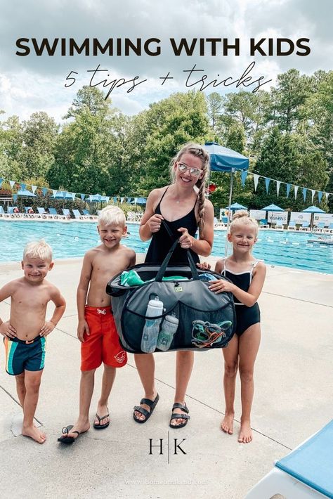 Best Pool Bag For Moms, Pool Hacks With Kids, Pool Tips And Tricks Life Hacks, Swimming Bag Essentials, Swim Bag Essentials, Pool Bag Organization, Swim Hacks, Tips For Swimming, Pool Cooler