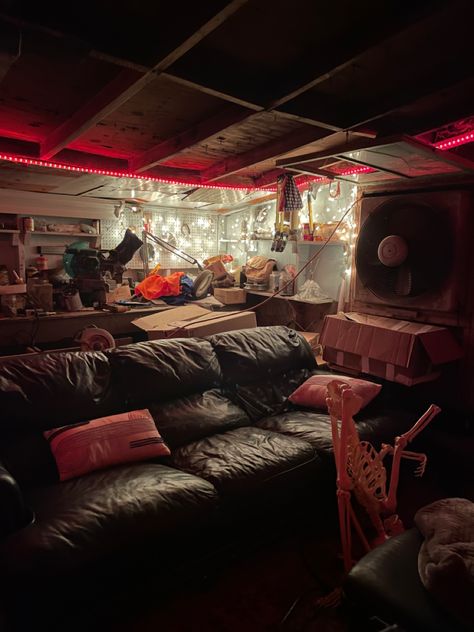 Bedroom With Couch Aesthetic, Cool Basement Aesthetic, Grunge Basement Bedroom, Smoky Room Aesthetic, Chill Basement Ideas, Sesh Room Ideas, Smokers Chill Room, Small Chill Room, Garage Room Aesthetic