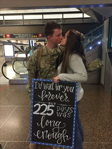 Homecoming/Military Homecoming/Homecoming Sign/Military Homecoming Sign/Airport/Milso Long Distance Airport Signs, Airport Pick Up Signs Girlfriend, Airport Signs For Boyfriend, Airport Gifts For Him, Deployment Coming Home Signs, Airport Surprise Boyfriend, Airport Surprise Ideas Boyfriend, Soldier Homecoming Signs, Deployment Welcome Home Ideas