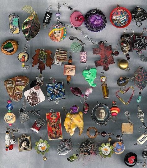 Magic Charms Witchcraft, Homemade Charms, Trinket Aesthetic, Trinket Collection, Charms Aesthetic, Junk Jewelry, Astuces Diy, Repurposed Jewelry, Handmade Charms