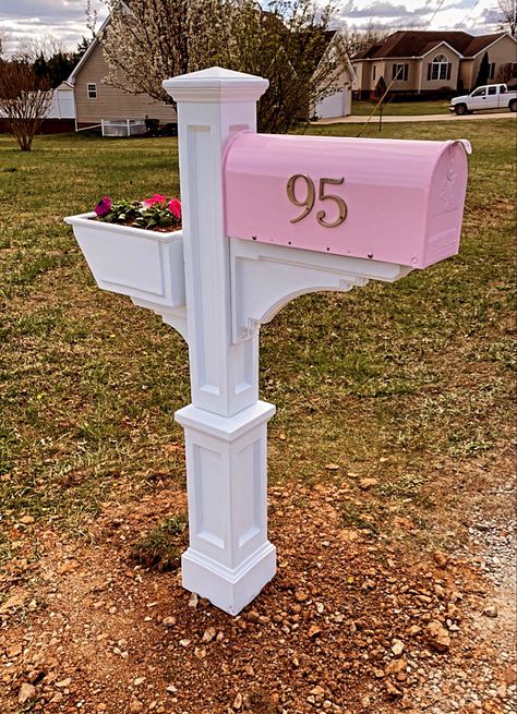 Pink House Lights, Simply Decorated Homes, Pink Mailbox Aesthetic, Pink House Astetic, House With Pink Accents, Coquette House Outside, Pink Yard Decor, Pastel Tiny House, Small Coquette House Exterior