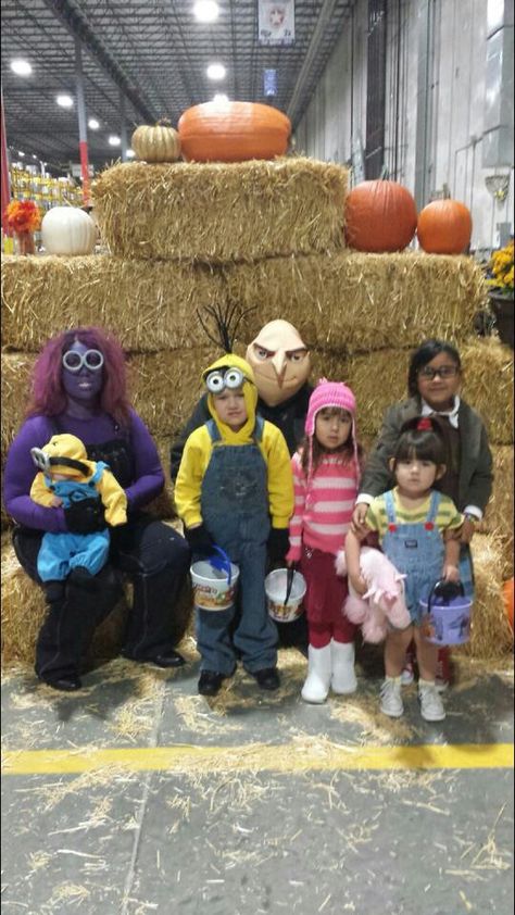 Family costumes halloween #halloween #minnion Dispical Me Costumes, Dispical Me Characters, Minion Halloween, Minion Costumes, Minion Party, Costumes Ideas, Family Costumes, Family Halloween Costumes, Costumes Halloween