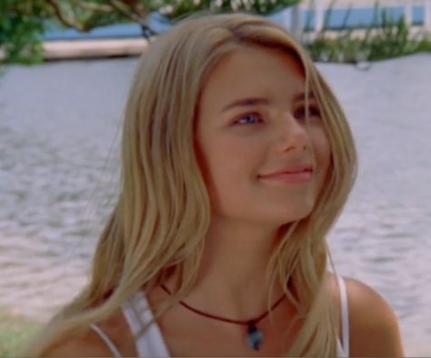 Bella from H2O (Indiana Evans) <3 Bella Hartley H2o, Indiana Evans H2o, Slay Characters, Bella H2o, Bella Hartley, Rikki Chadwick, Thirteen Movie, Indiana Evans, Dark Circus