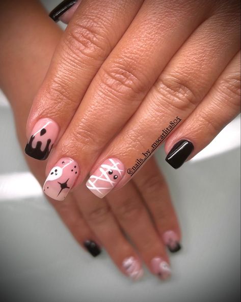 Ghost nails, mummy nails, cute Halloween nails Mummy Nails, Ghost Nails, Cute Halloween Nails, Nails Cute, Black Nails, Halloween Nails, Cute Halloween, Ghost, Nails