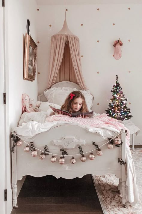 Merry Christmas Eve Eve, Christmas Kids Room, Christmas Eve Eve, Christmas Room Decor Diy, Decorations Bedroom, Bedroom Decoration Ideas, Living Room Door, Merry Christmas Eve, Christmas Decorations Bedroom