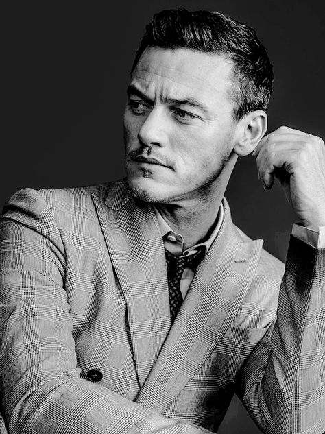 Luke Evans Black And White, Billionaire Couple, Know Myself, Luke Evans, Actor Model, I Don T Know, Percy Jackson, Right Hand, That Way