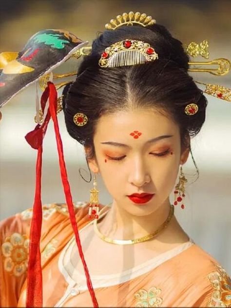 #makeup #tangdynasty Tang Dynasty Makeup, Chinese Traditional Makeup, Makeup Traditional, Asian Makeup Tutorials, Chinese Makeup, Eye Makeup Pictures, Makeup Tutorial Video, Doll Makeup, Tang Dynasty