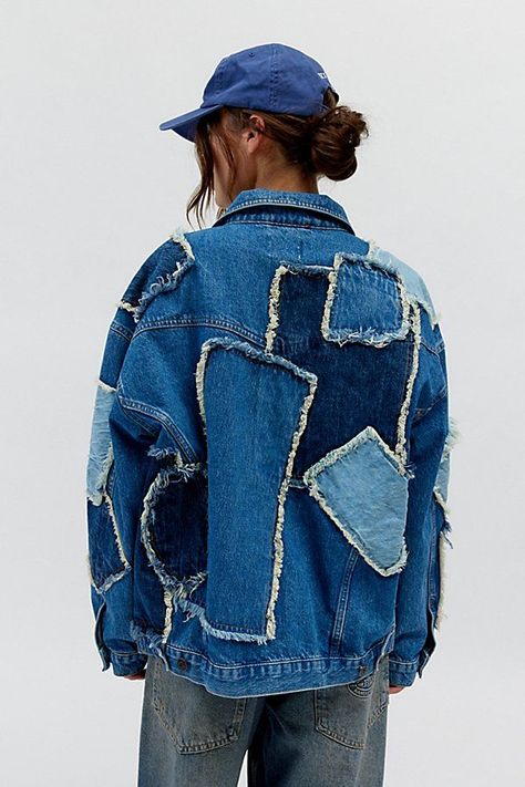 Jean Jacket Customized, Patch Jacket Ideas, Patchwork Jacket Pattern, Patchwork Jean Jacket, Rework Clothes, Patchwork Outfit, Denim Patchwork Jacket, Custom Jeans Diy, Upcycle Denim