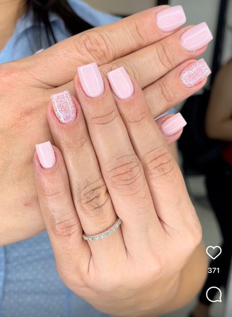 Baby Girl Nails Mom, Baby Girl Shower Nails, Nails For Baby Shower Girl, Pink Baby Shower Nail Ideas, Birth Nails Mom, Baby Girl Nails Ideas, Labor Nails, Pink Baby Shower Nails, Baby Shower Nails Girl