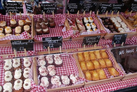 Cakes at Covent Garden Market Bakery Stall Display, Market Food Stall Ideas, Bakery Stall Ideas, Farmers Market Baking, Cake Stall Display Ideas, Market Stall Display Ideas Food, Cake Stall Ideas, Food Stall Ideas, Stall Display Ideas