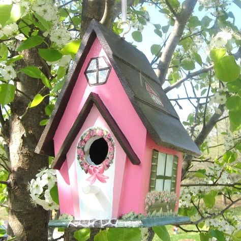 Hand Painted Pink and Brown Birdhouse! Birdhouse Painting Ideas, Birdhouse Painting, Painted Birdhouses, Hand Painted Birdhouses, Birdhouse Craft, Bird Houses Ideas Diy, Beautiful Birdhouses, Handmade Birdhouses, Garden Birdhouses