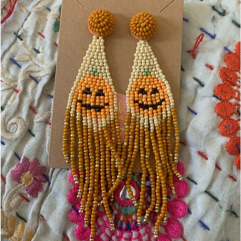 Lantern Jewelry, Halloween Beaded Earrings, Halloween Earrings Beaded, Halloween Beaded Jewelry, Fall Bead, Diy Seed Bead Earrings, Jewelry Halloween, Halloween Beads, Beaded Earring